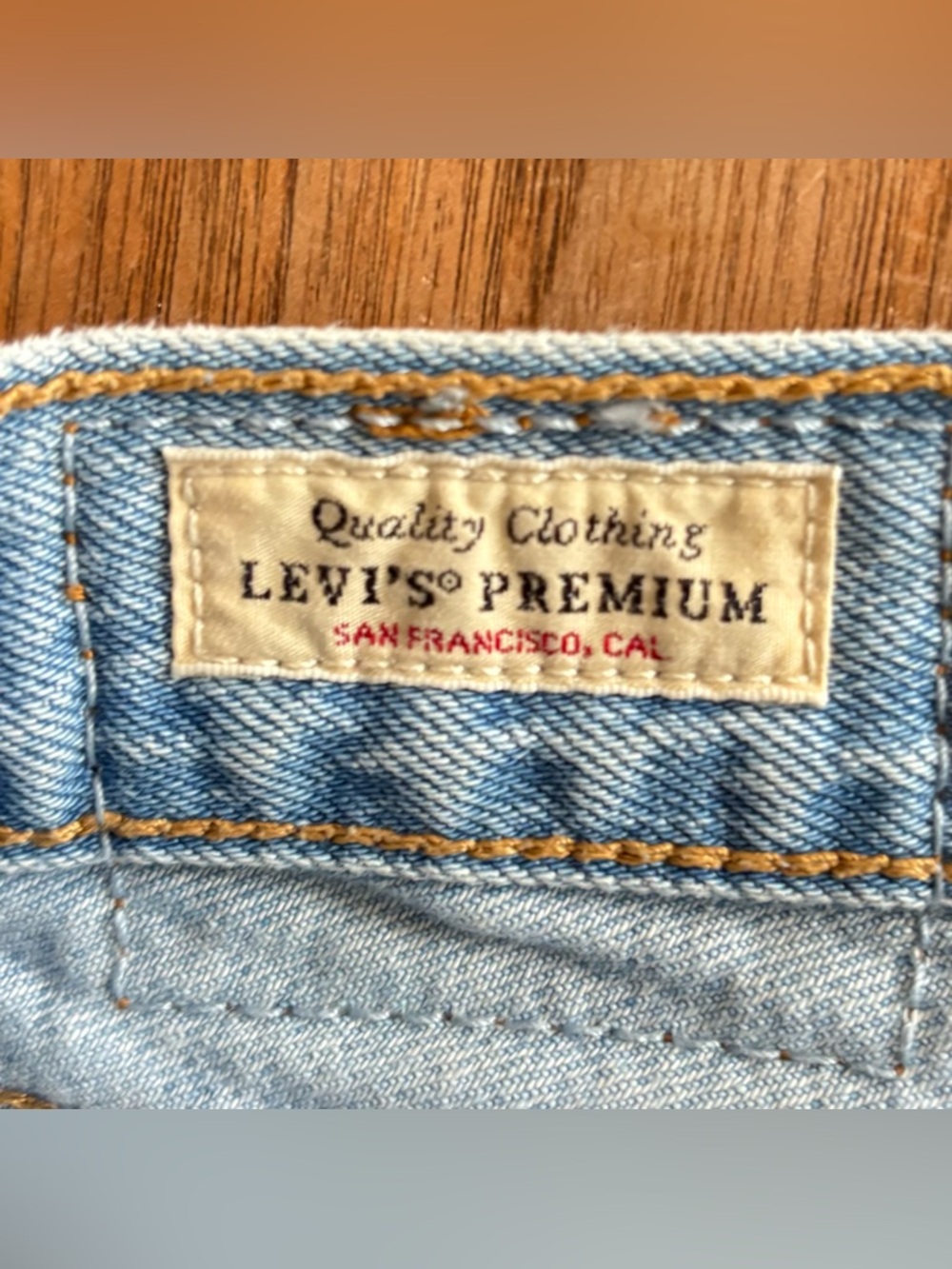 Levi's Denim Shorts Women’s 25 Light Wash Raw Hem - Picture 4 of 10